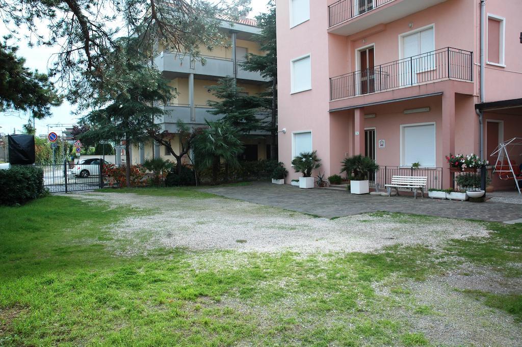 Villa Linda Affittacamere Bellaria-Igea Marina Exterior foto